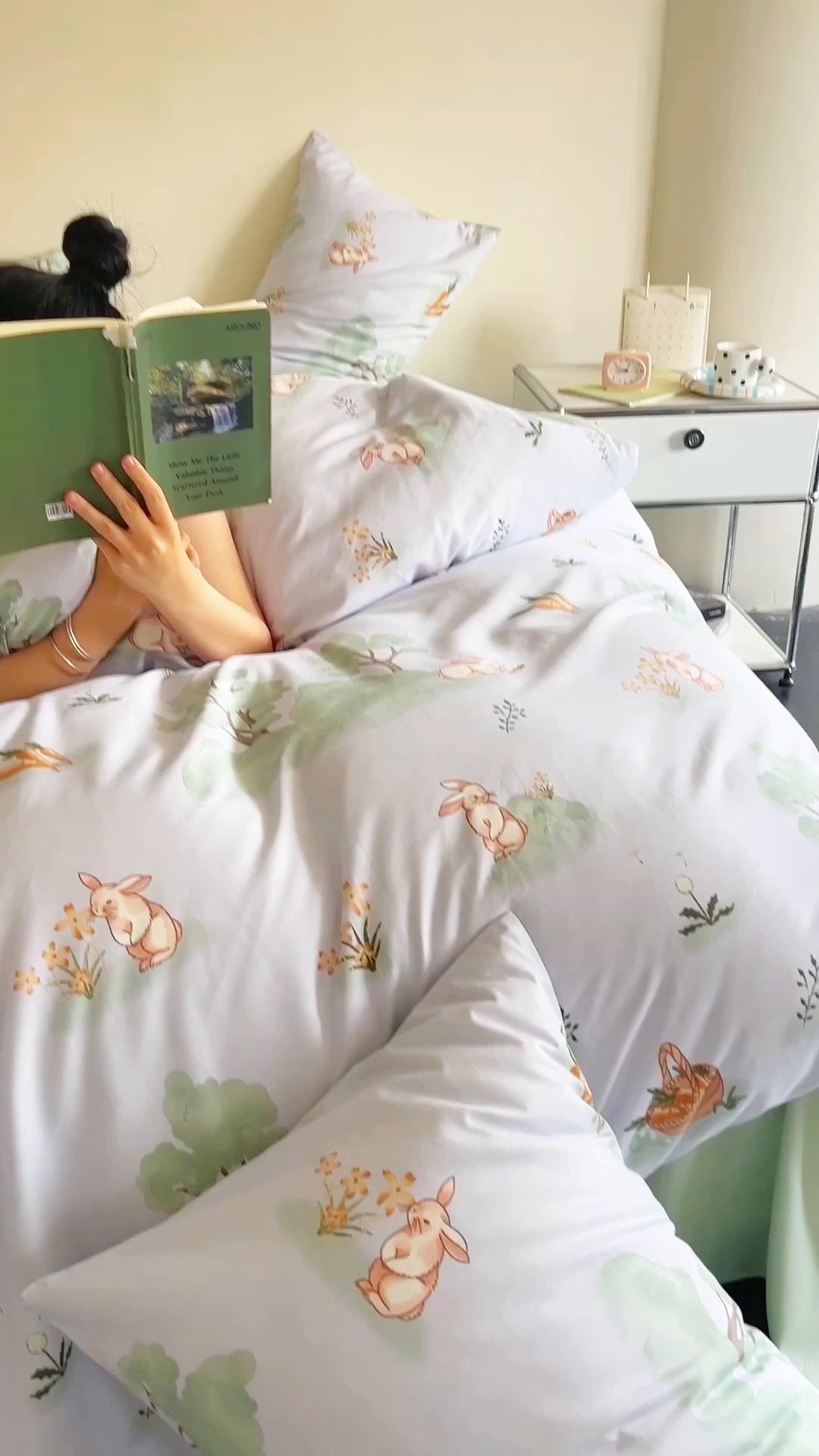 91家纺网 家纺一手货源 找家纺 澳梵家居 2025新款全棉印花四件套 兔林梦境