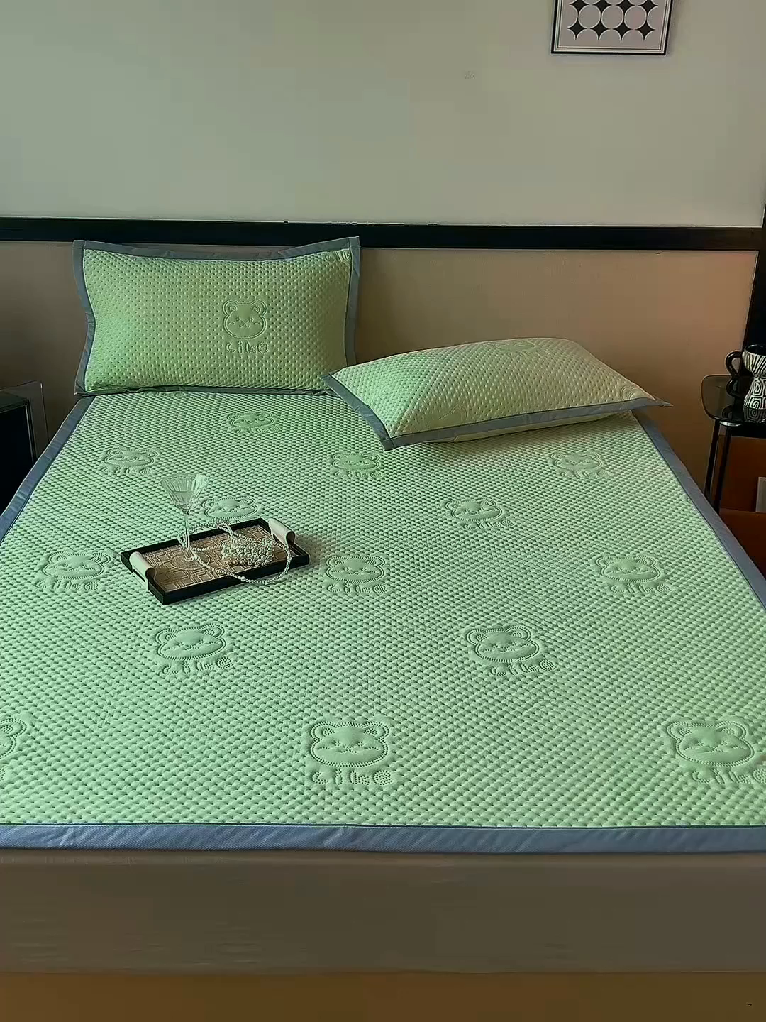 91家纺网 家纺一手货源 找家纺 金盛皇朝家纺 2025新款冰丝凉感凉豆豆凉席席子凉席-床席款 雅宝绿