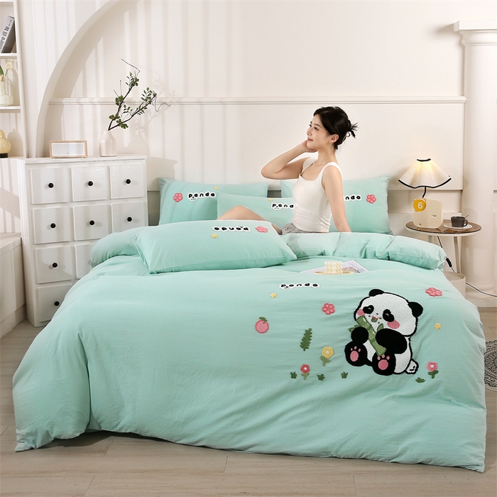 91家纺网 家纺一手货源 找家纺 优米家纺 2025新款A类水洗棉毛巾绣四件套-熊猫 熊猫-青草绿