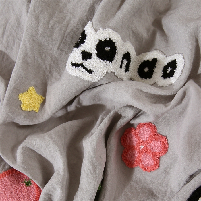 91家纺网 家纺一手货源 找家纺 优米家纺 2025新款A类水洗棉毛巾绣四件套-熊猫 熊猫-绅士灰