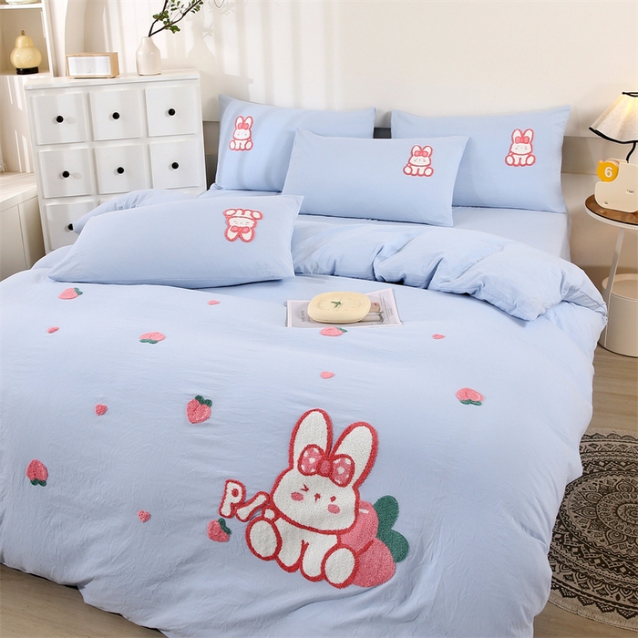 91家纺网 家纺一手货源 找家纺 优米家纺 2025新款A类水洗棉毛巾绣四件套-桃子兔 桃子兔-天空蓝
