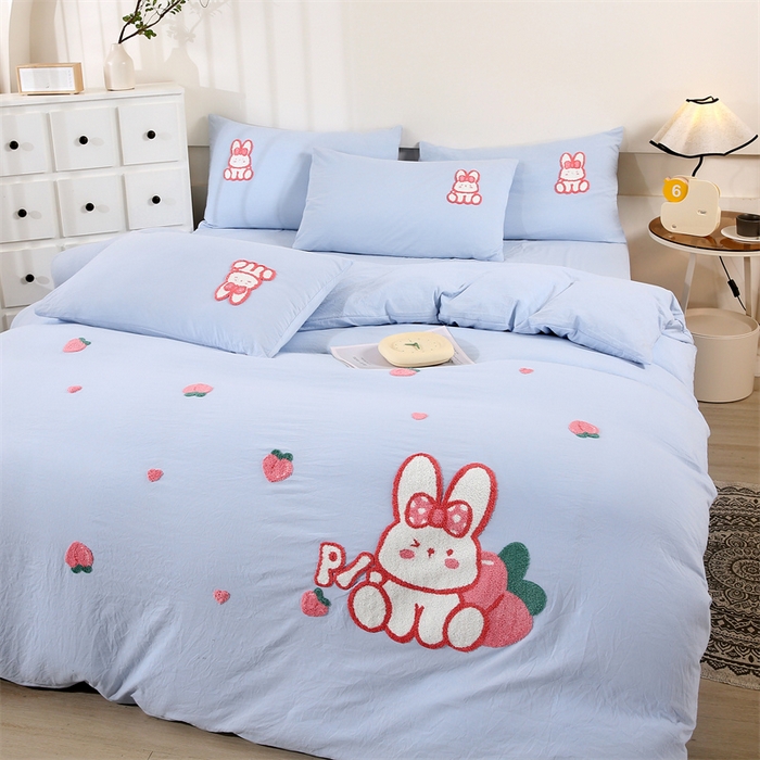 91家纺网 家纺一手货源 找家纺 优米家纺 2025新款A类水洗棉毛巾绣四件套-桃子兔 桃子兔-天空蓝