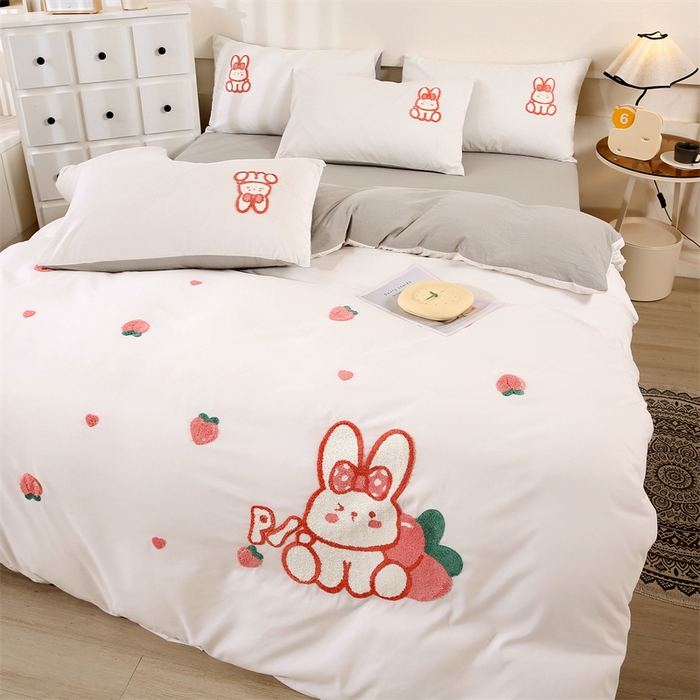 91家纺网 家纺一手货源 找家纺 优米家纺 2025新款A类水洗棉毛巾绣四件套-桃子兔 桃子兔-月光白