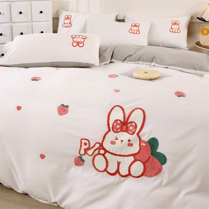 91家纺网 家纺一手货源 找家纺 优米家纺 2025新款A类水洗棉毛巾绣四件套-桃子兔 桃子兔-月光白