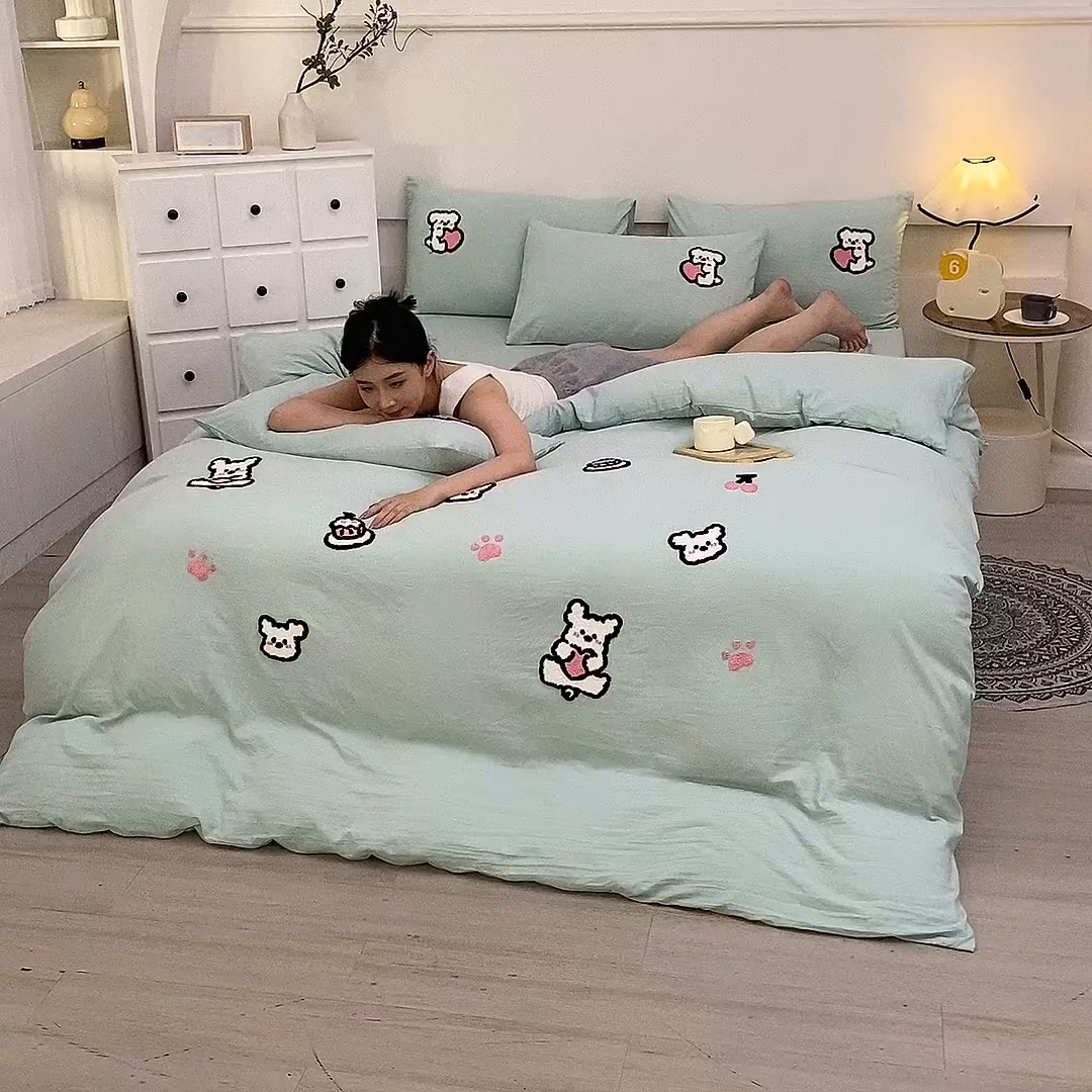 91家纺网 家纺一手货源 找家纺 优米家纺 2025新款A类水洗棉毛巾绣四件套-可爱小狗 可爱小狗-青草绿