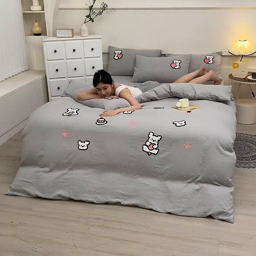 91家纺网 家纺一手货源 找家纺 优米家纺 2025新款A类水洗棉毛巾绣四件套-可爱小狗 可爱小狗-绅士灰