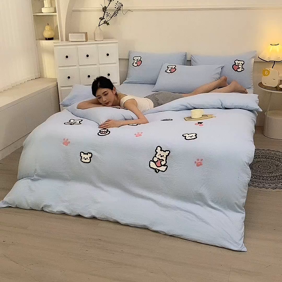 91家纺网 家纺一手货源 找家纺 优米家纺 2025新款A类水洗棉毛巾绣四件套-可爱小狗 可爱小狗-天空蓝