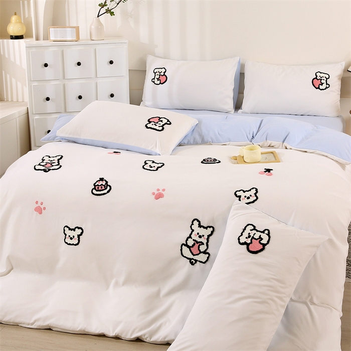 91家纺网 家纺一手货源 找家纺 优米家纺 2025新款A类水洗棉毛巾绣四件套-可爱小狗 可爱小狗-月光白