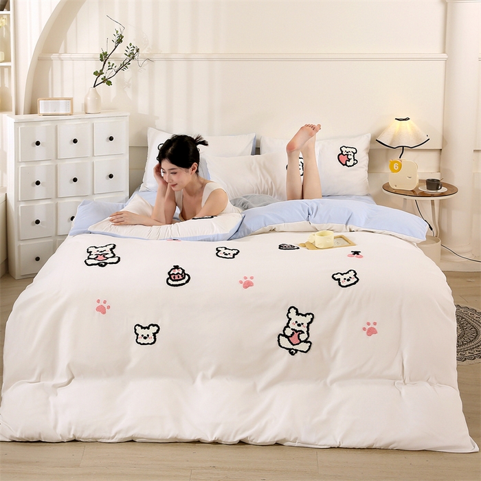 91家纺网 家纺一手货源 找家纺 优米家纺 2025新款A类水洗棉毛巾绣四件套-可爱小狗 可爱小狗-月光白