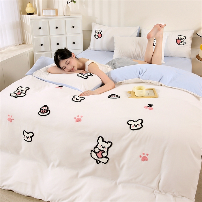 91家纺网 家纺一手货源 找家纺 优米家纺 2025新款A类水洗棉毛巾绣四件套-可爱小狗 可爱小狗-月光白