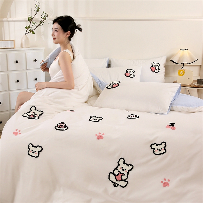 91家纺网 家纺一手货源 找家纺 优米家纺 2025新款A类水洗棉毛巾绣四件套-可爱小狗 可爱小狗-月光白