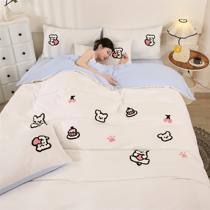 91家纺网 家纺一手货源 找家纺 优米家纺 2025新款A类水洗棉毛巾绣四件套-可爱小狗 可爱小狗-月光白