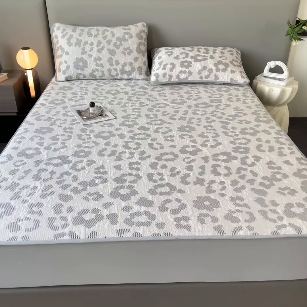 91家纺网 家纺一手货源 找家纺 （总）子曰 2025春夏新款A类中分子430gPE聚乙烯乙纶凉豆豆凉席-床笠款