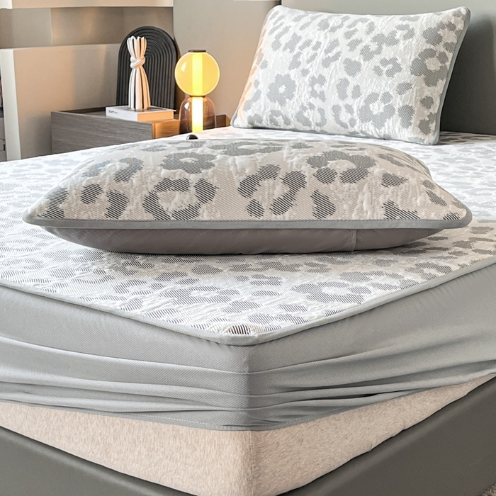 91家纺网 家纺一手货源 找家纺 （总）子曰 2025春夏新款A类中分子430gPE聚乙烯乙纶凉豆豆凉席-床笠款