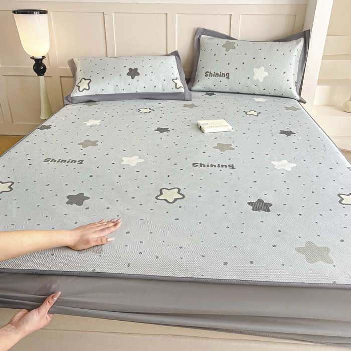 91家纺网 家纺一手货源 找家纺 柒月家居 2025新款小清新印花冰藤系列凉席席子-床笠款 夜空