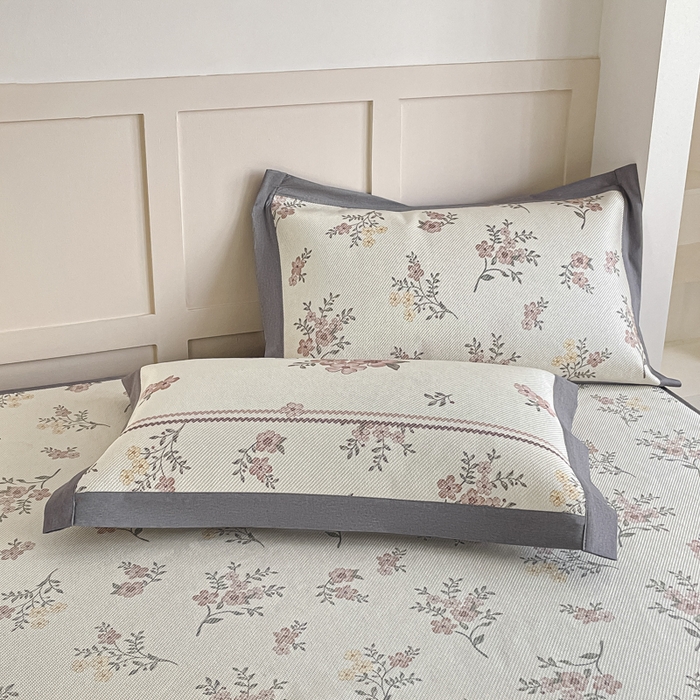 91家纺网 家纺一手货源 找家纺 柒月家居 2025新款小清新印花冰藤系列凉席席子-床笠款 花蔓