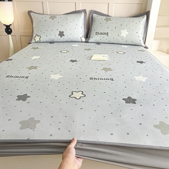 91家纺网 家纺一手货源 找家纺 柒月家居 2025新款小清新印花冰藤系列凉席席子-床笠款 夜空