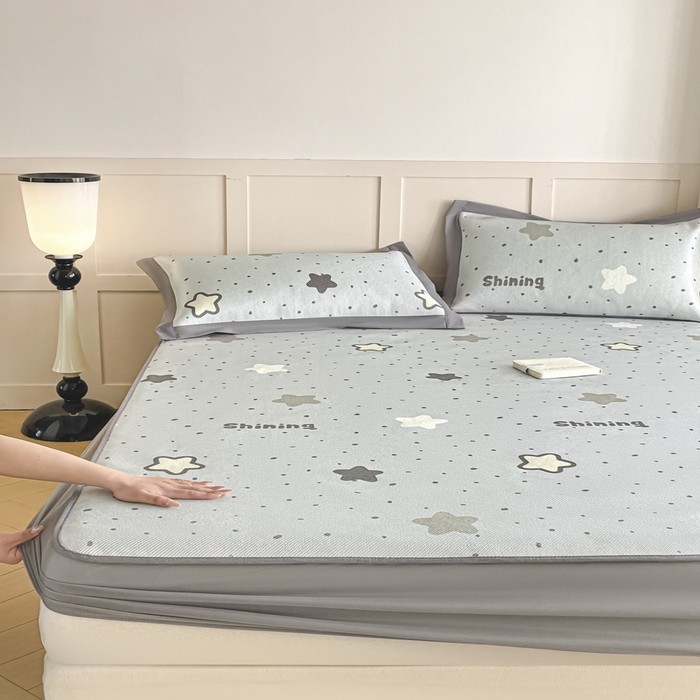 91家纺网 家纺一手货源 找家纺 柒月家居 2025新款小清新印花冰藤系列凉席席子-床笠款 夜空