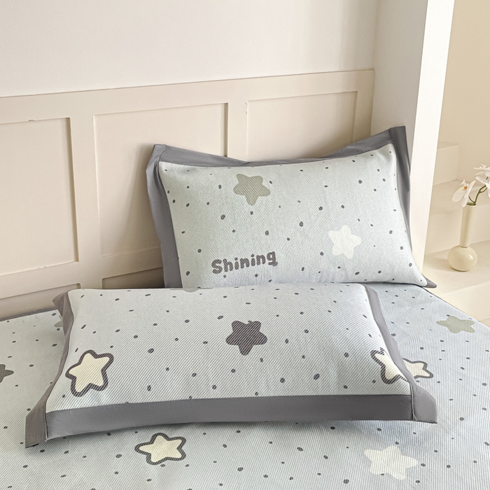 91家纺网 家纺一手货源 找家纺 柒月家居 2025新款小清新印花冰藤系列凉席席子-床笠款 夜空