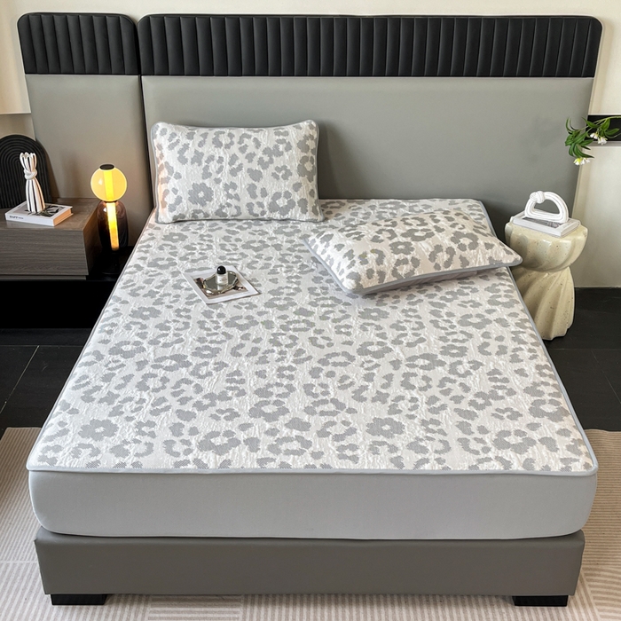 91家纺网 家纺一手货源 找家纺 子曰 2025春夏新款A类中分子430gPE聚乙烯乙纶凉豆豆凉席-床笠款 小豹纹-灰