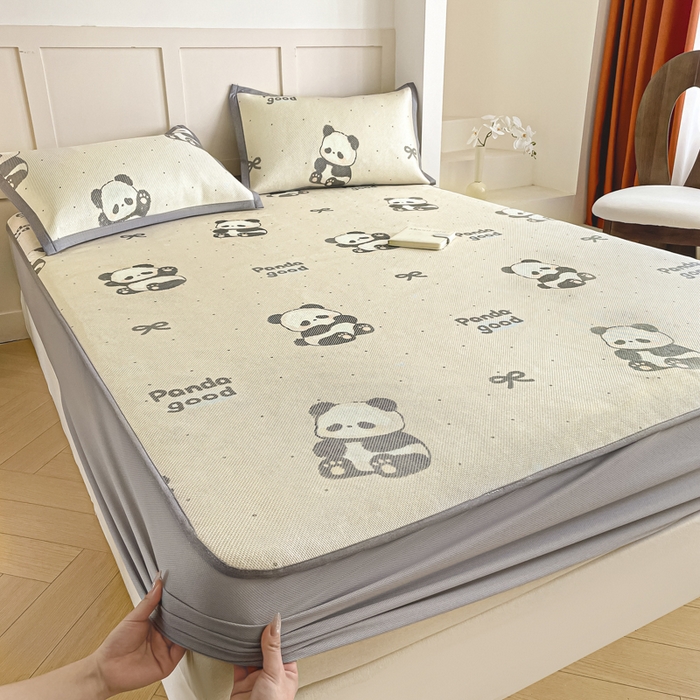 91家纺网 家纺一手货源 找家纺 柒月家居 2025新款小清新印花冰藤系列凉席席子-床笠款 熊猫团子