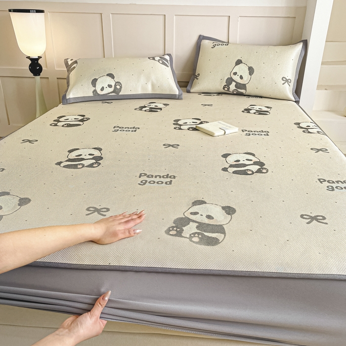 91家纺网 家纺一手货源 找家纺 柒月家居 2025新款小清新印花冰藤系列凉席席子-床笠款 熊猫团子