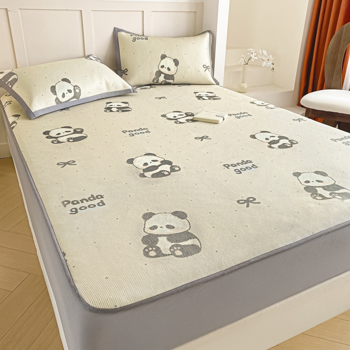 91家纺网 家纺一手货源 找家纺 柒月家居 2025新款小清新印花冰藤系列凉席席子-床笠款 熊猫团子