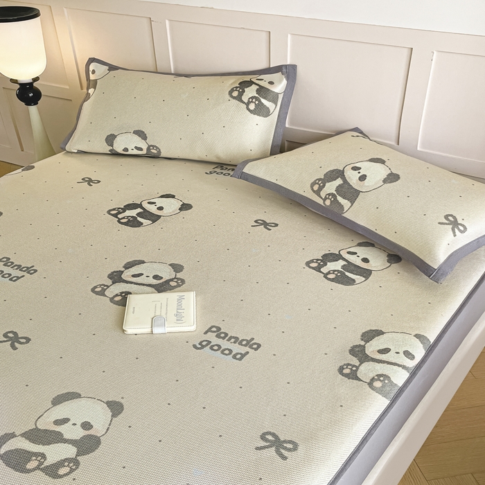 91家纺网 家纺一手货源 找家纺 柒月家居 2025新款小清新印花冰藤系列凉席席子-床笠款 熊猫团子