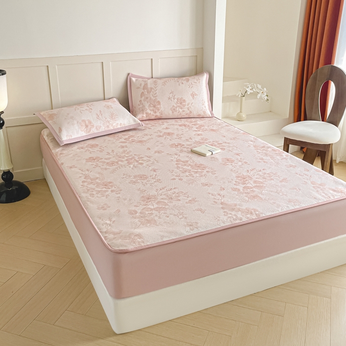 91家纺网 家纺一手货源 找家纺 柒月家居 2025新款小清新印花冰藤系列凉席席子-床笠款 花间-粉