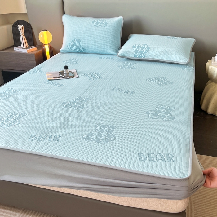 91家纺网 家纺一手货源 找家纺 子曰 2025春夏新款A类中分子430gPE聚乙烯乙纶凉豆豆凉席-床笠款 快乐熊-蓝