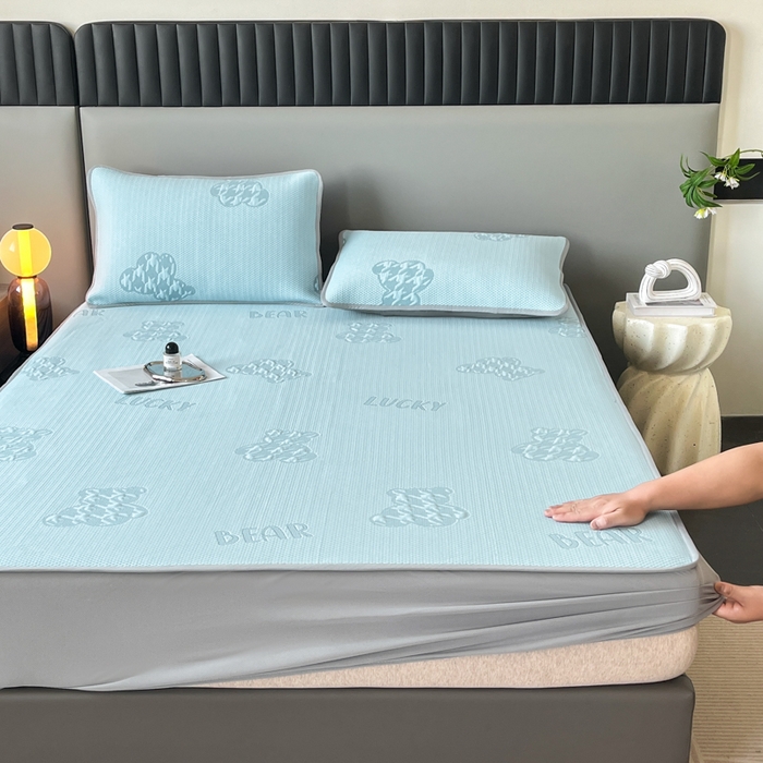 91家纺网 家纺一手货源 找家纺 子曰 2025春夏新款A类中分子430gPE聚乙烯乙纶凉豆豆凉席-床笠款 快乐熊-蓝