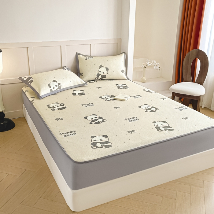 91家纺网 家纺一手货源 找家纺 柒月家居 2025新款小清新印花冰藤系列凉席席子-床笠款 熊猫团子