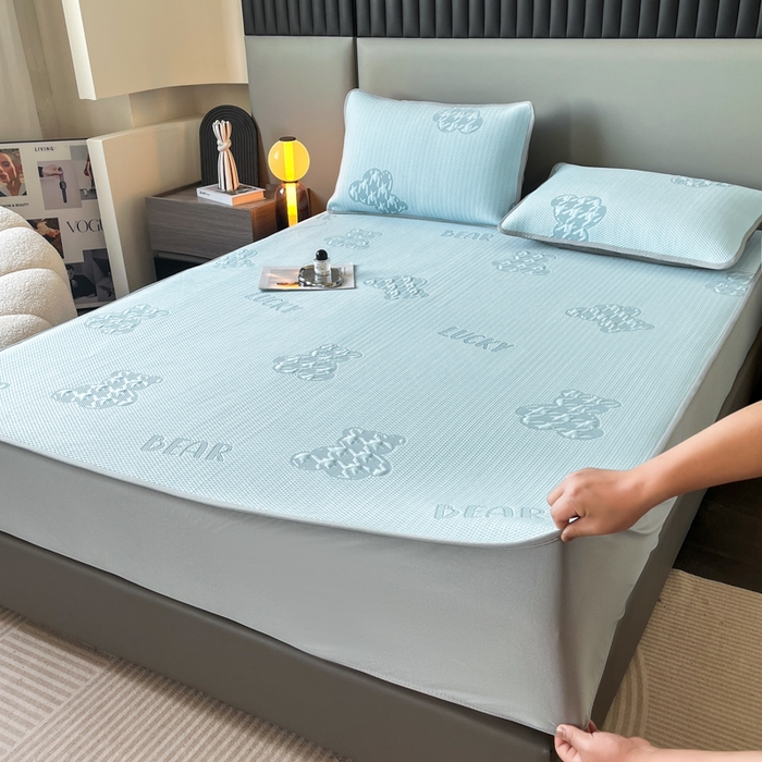 91家纺网 家纺一手货源 找家纺 子曰 2025春夏新款A类中分子430gPE聚乙烯乙纶凉豆豆凉席-床笠款 快乐熊-蓝