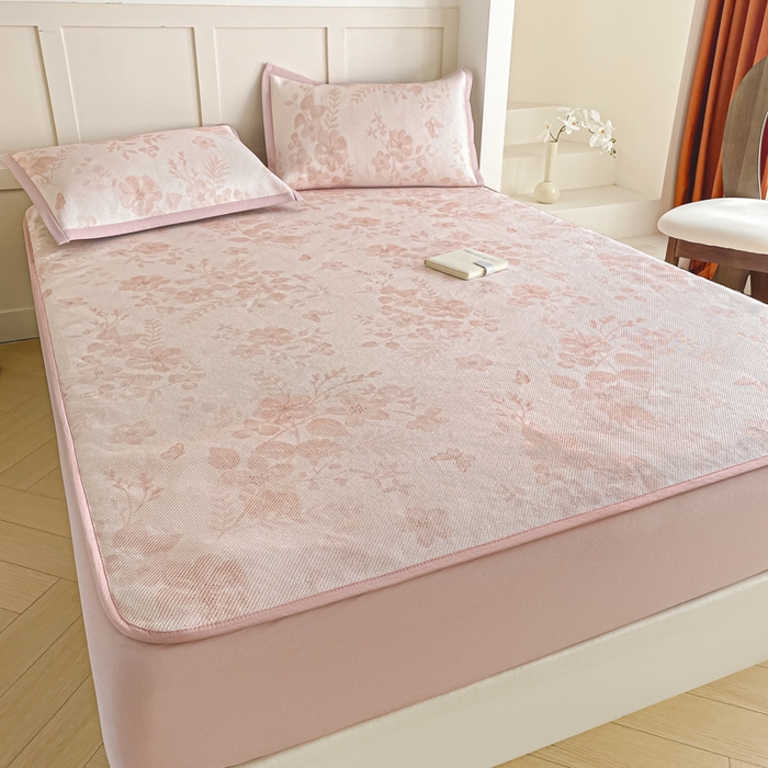 91家纺网 家纺一手货源 找家纺 柒月家居 2025新款小清新印花冰藤系列凉席席子-床笠款 花间-粉