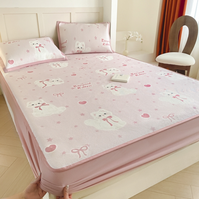 91家纺网 家纺一手货源 找家纺 柒月家居 2025新款小清新印花冰藤系列凉席席子-床笠款 猫猫日记