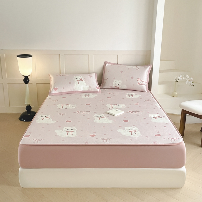 91家纺网 家纺一手货源 找家纺 柒月家居 2025新款小清新印花冰藤系列凉席席子-床笠款 猫猫日记