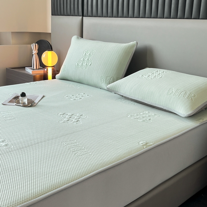 91家纺网 家纺一手货源 找家纺 子曰 2025春夏新款A类中分子430gPE聚乙烯乙纶凉豆豆凉席-床笠款 快乐熊-绿