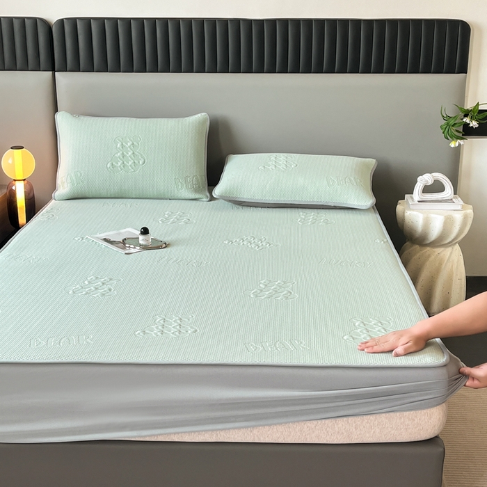 91家纺网 家纺一手货源 找家纺 子曰 2025春夏新款A类中分子430gPE聚乙烯乙纶凉豆豆凉席-床笠款 快乐熊-绿