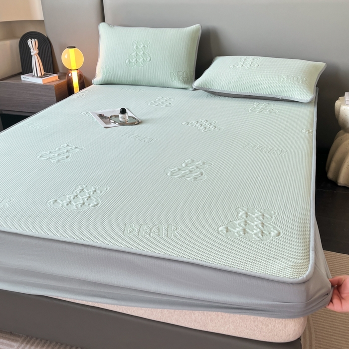 91家纺网 家纺一手货源 找家纺 子曰 2025春夏新款A类中分子430gPE聚乙烯乙纶凉豆豆凉席-床笠款 快乐熊-绿