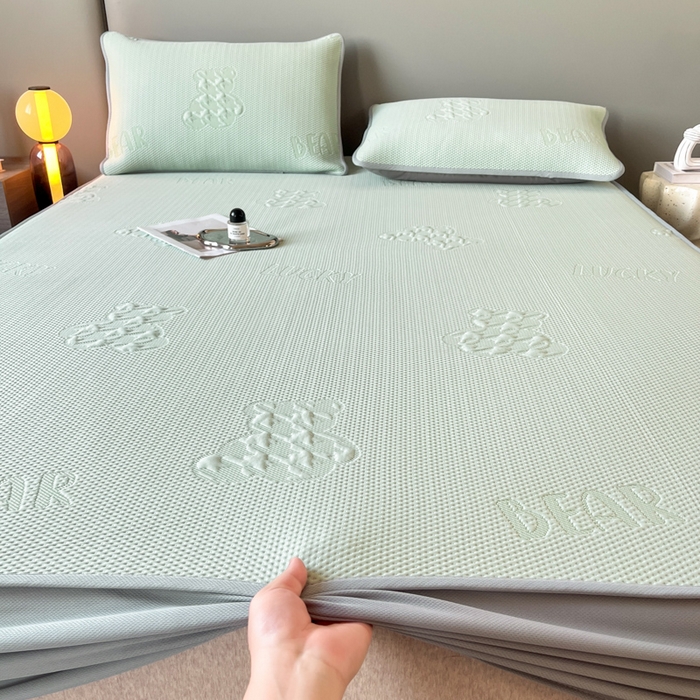 91家纺网 家纺一手货源 找家纺 子曰 2025春夏新款A类中分子430gPE聚乙烯乙纶凉豆豆凉席-床笠款 快乐熊-绿