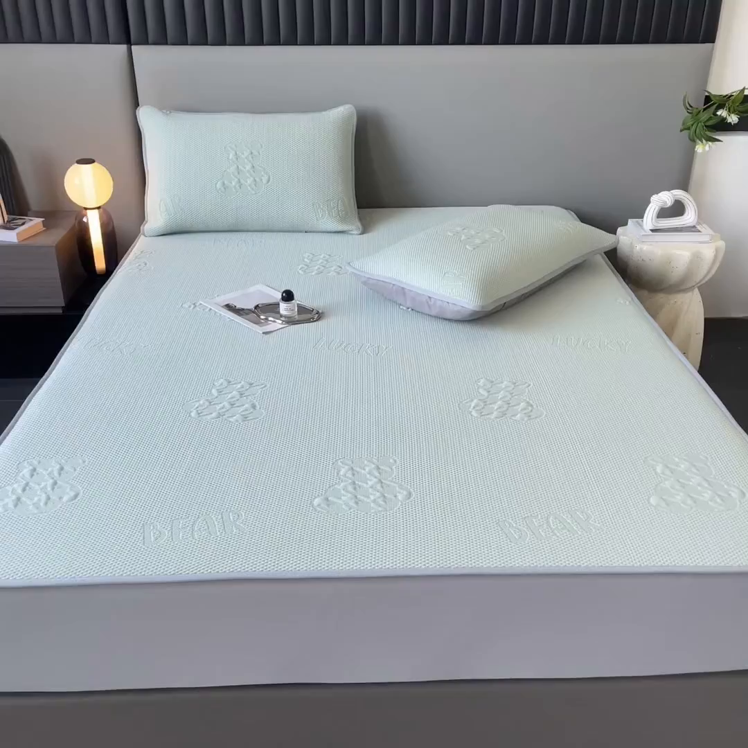 91家纺网 家纺一手货源 找家纺 子曰 2025春夏新款A类中分子430gPE聚乙烯乙纶凉豆豆凉席-床笠款 快乐熊-绿