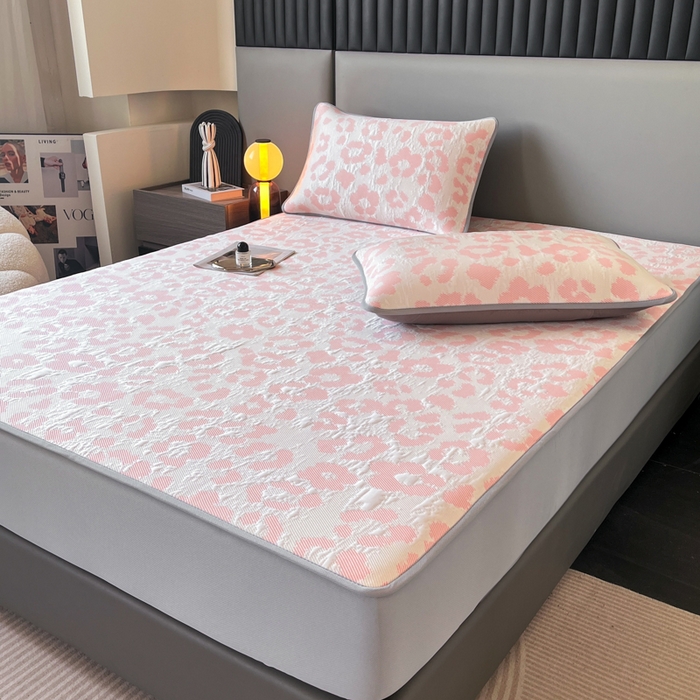 91家纺网 家纺一手货源 找家纺 子曰 2025春夏新款A类中分子430gPE聚乙烯乙纶凉豆豆凉席-床笠款 小豹纹-粉