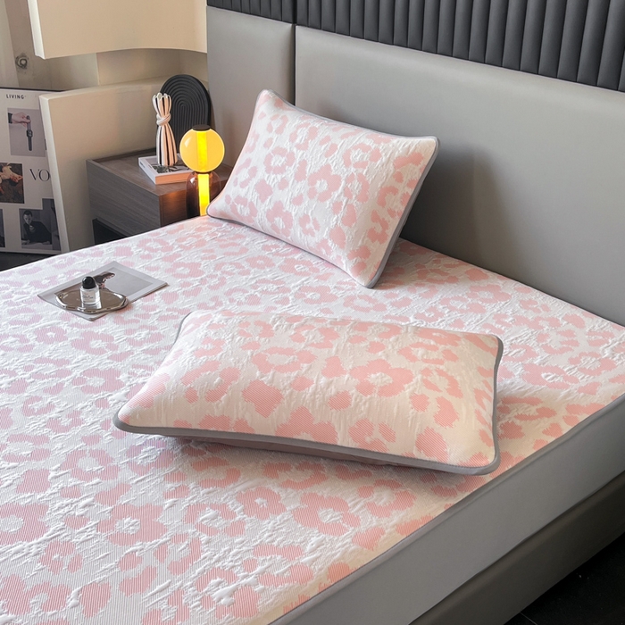 91家纺网 家纺一手货源 找家纺 子曰 2025春夏新款A类中分子430gPE聚乙烯乙纶凉豆豆凉席-床笠款 小豹纹-粉