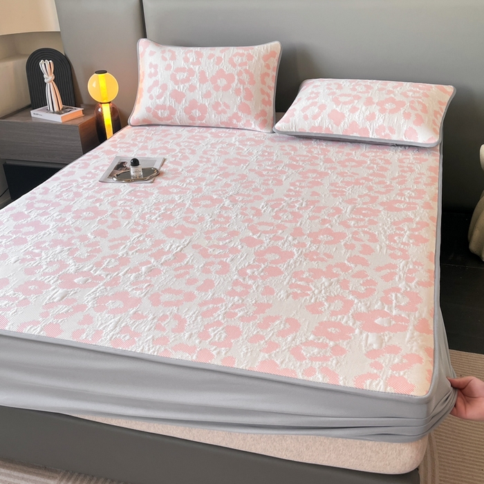 91家纺网 家纺一手货源 找家纺 子曰 2025春夏新款A类中分子430gPE聚乙烯乙纶凉豆豆凉席-床笠款 小豹纹-粉