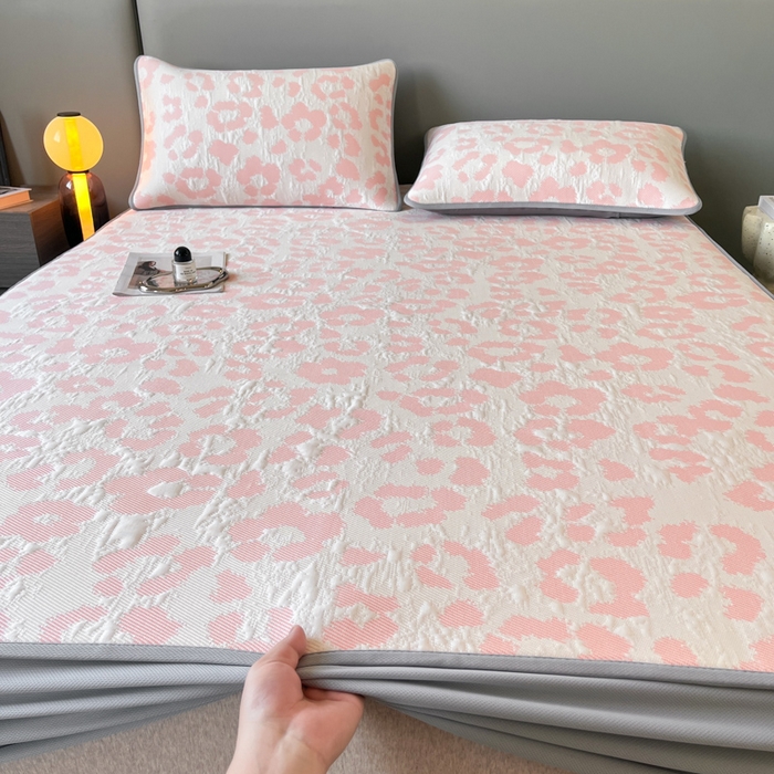 91家纺网 家纺一手货源 找家纺 子曰 2025春夏新款A类中分子430gPE聚乙烯乙纶凉豆豆凉席-床笠款 小豹纹-粉