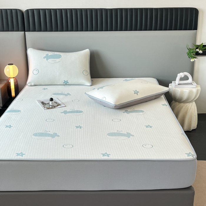 91家纺网 家纺一手货源 找家纺 子曰 2025春夏新款A类中分子430gPE聚乙烯乙纶凉豆豆凉席-床笠款 小鲸鱼