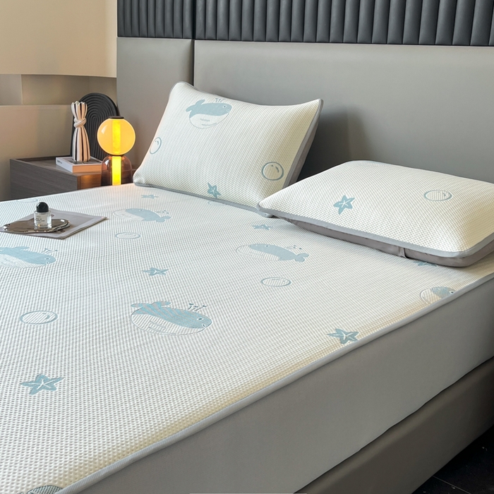 91家纺网 家纺一手货源 找家纺 子曰 2025春夏新款A类中分子430gPE聚乙烯乙纶凉豆豆凉席-床笠款 小鲸鱼