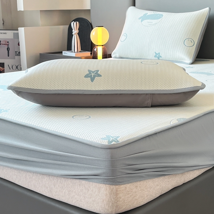 91家纺网 家纺一手货源 找家纺 子曰 2025春夏新款A类中分子430gPE聚乙烯乙纶凉豆豆凉席-床笠款 小鲸鱼