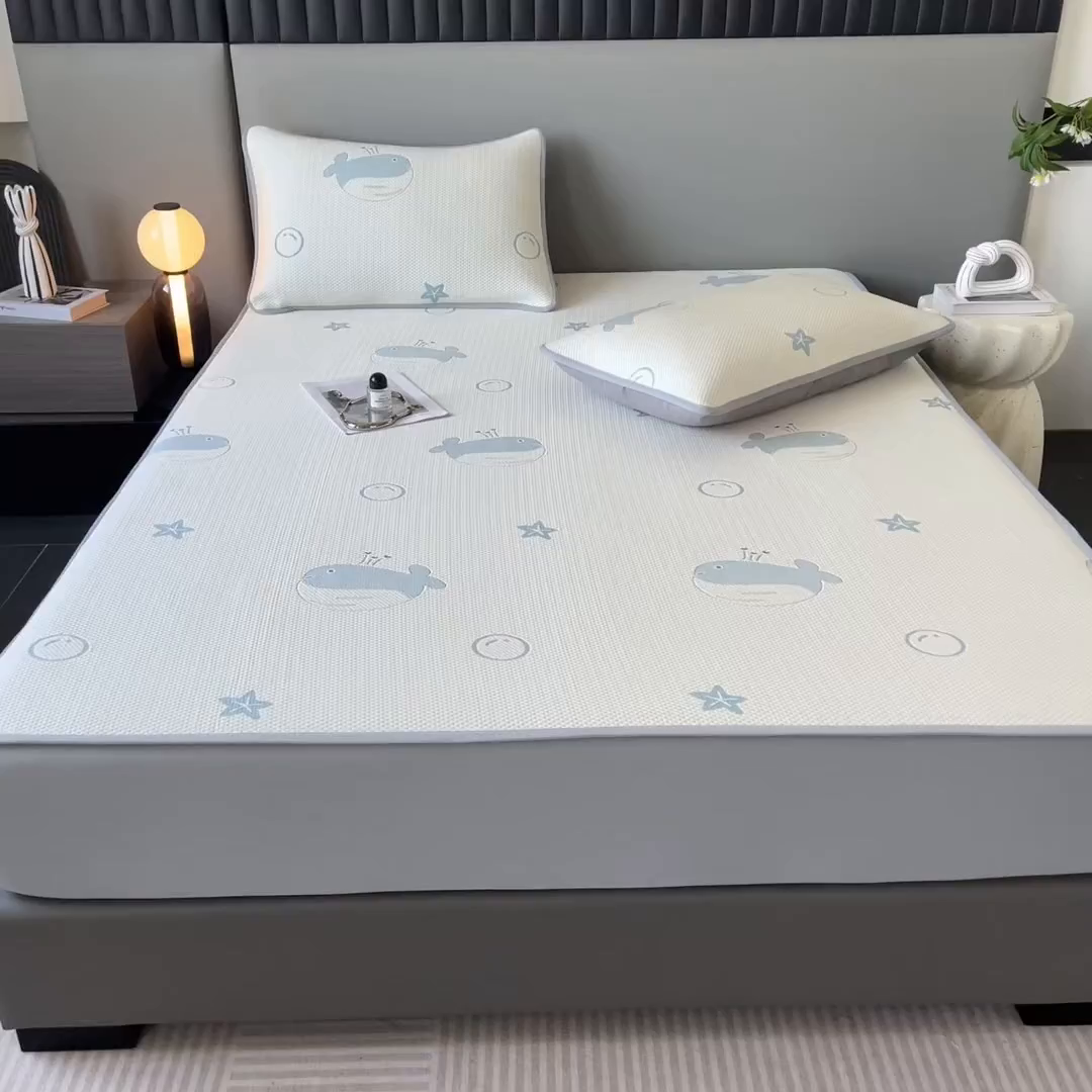 91家纺网 家纺一手货源 找家纺 子曰 2025春夏新款A类中分子430gPE聚乙烯乙纶凉豆豆凉席-床笠款 小鲸鱼