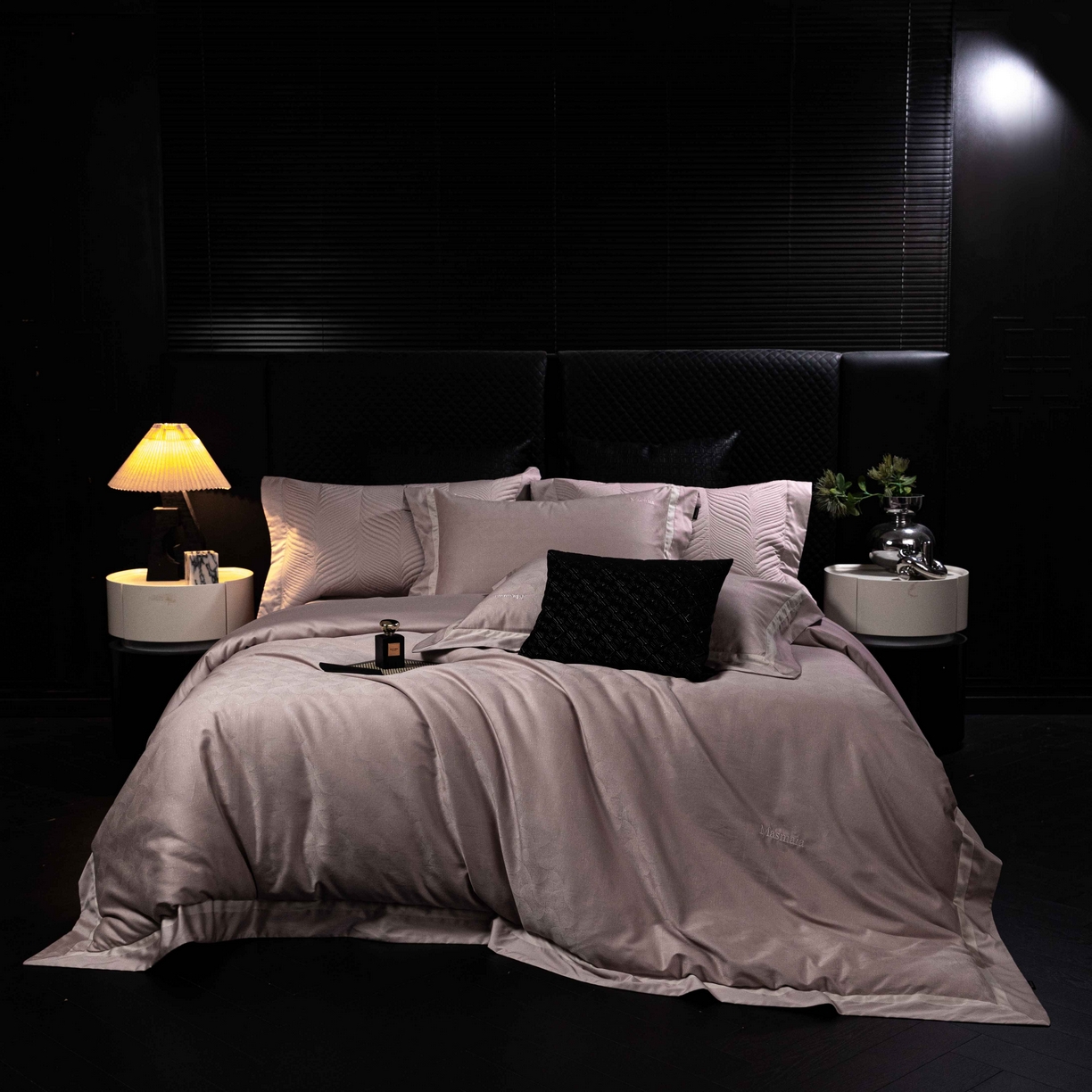 91家纺网 家纺一手货源 找家纺 安莱生活 2025年新品50银丝星晴提花系列四件套 寻觅